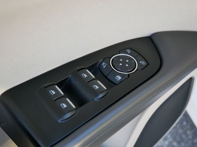 Thumbnail: 2020 Lincoln Nautilus - 22