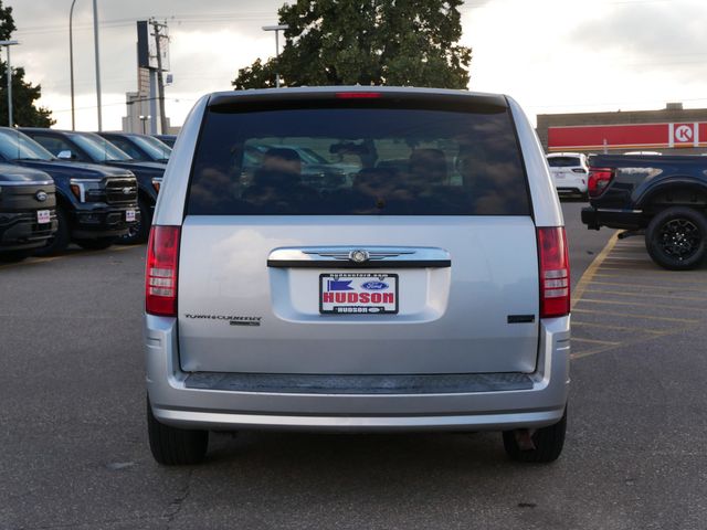 Thumbnail: 2008 Chrysler Town & Country - 16