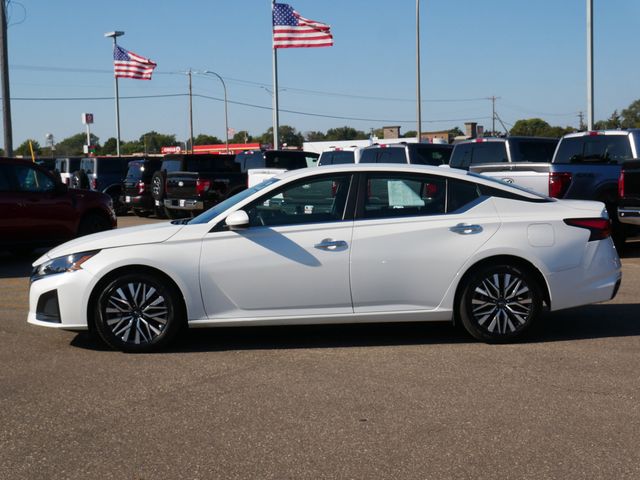 Thumbnail: 2023 Nissan Altima - 2