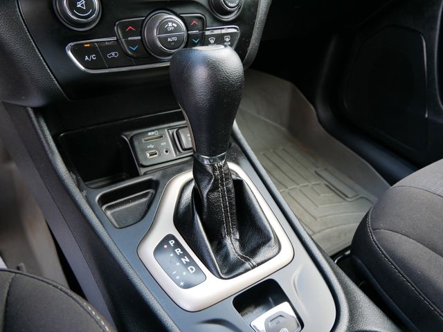 Thumbnail: 2015 Jeep Cherokee - 13