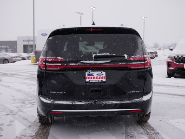 Thumbnail: 2023 Chrysler Pacifica - 16