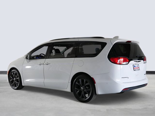 Thumbnail: 2019 Chrysler Pacifica - 3