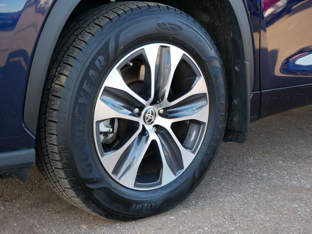 Thumbnail: 2021 Toyota Highlander - 21