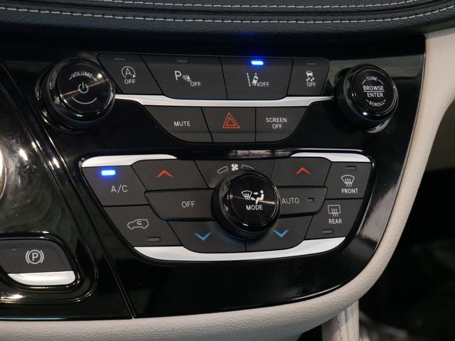 Thumbnail: 2023 Chrysler Pacifica - 21