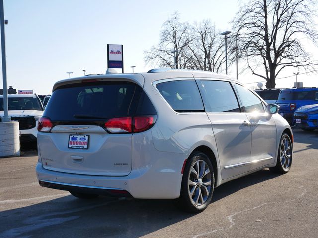 Thumbnail: 2017 Chrysler Pacifica - 20