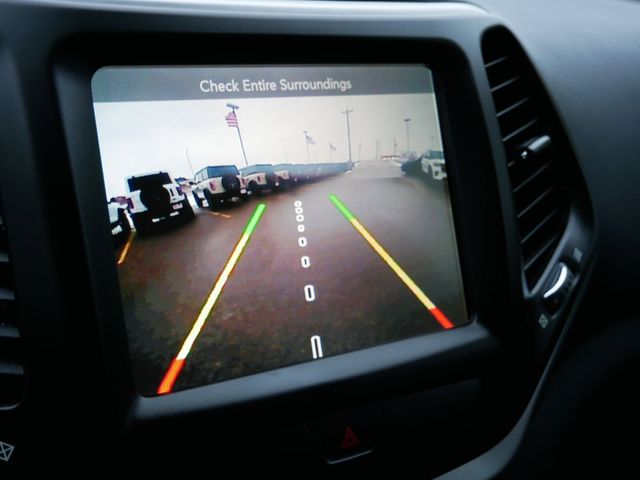 Thumbnail: 2017 Jeep Cherokee - 27