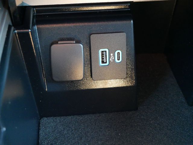 Thumbnail: 2022 Ford Explorer - 16