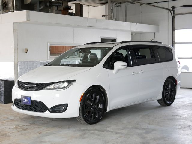 2019 Chrysler Pacifica Limited -
                  Hudson, WI
