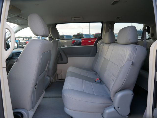 Thumbnail: 2008 Chrysler Town & Country - 4