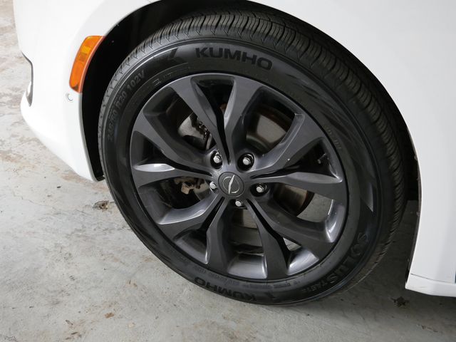 Thumbnail: 2019 Chrysler Pacifica - 4