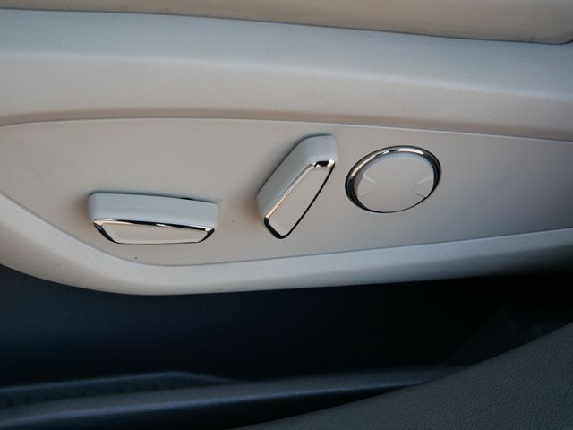 Thumbnail: 2020 Lincoln Nautilus - 23