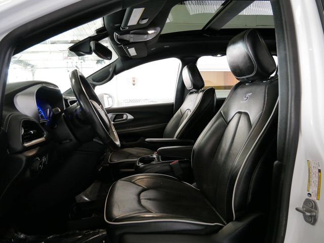 Thumbnail: 2019 Chrysler Pacifica - 10