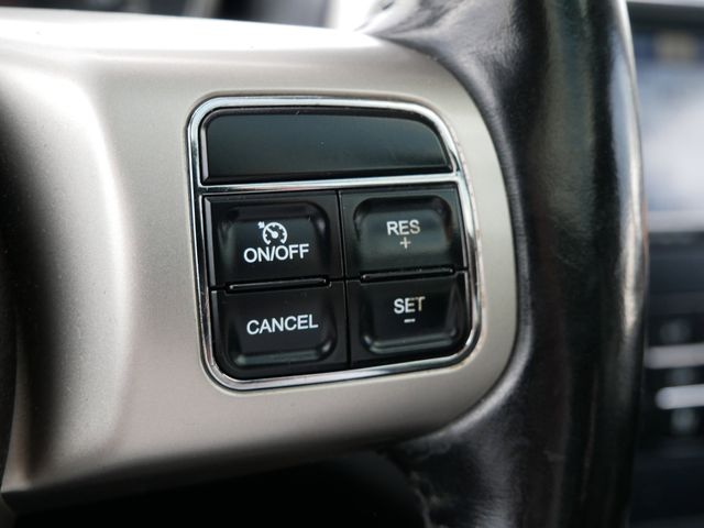 Thumbnail: 2011 Jeep Grand Cherokee - 27