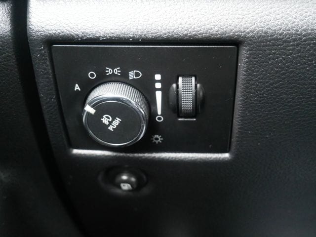 Thumbnail: 2011 Jeep Grand Cherokee - 15