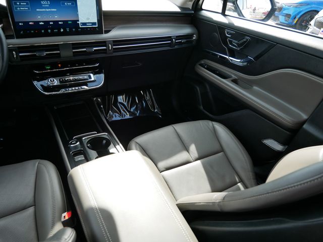 Thumbnail: 2023 Lincoln Corsair - 10