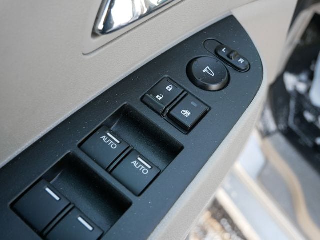 Thumbnail: 2015 Honda Odyssey - 25