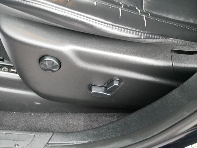 Thumbnail: 2011 Jeep Grand Cherokee - 23