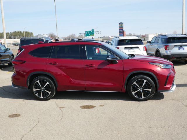 Thumbnail: 2022 Toyota Highlander - 21