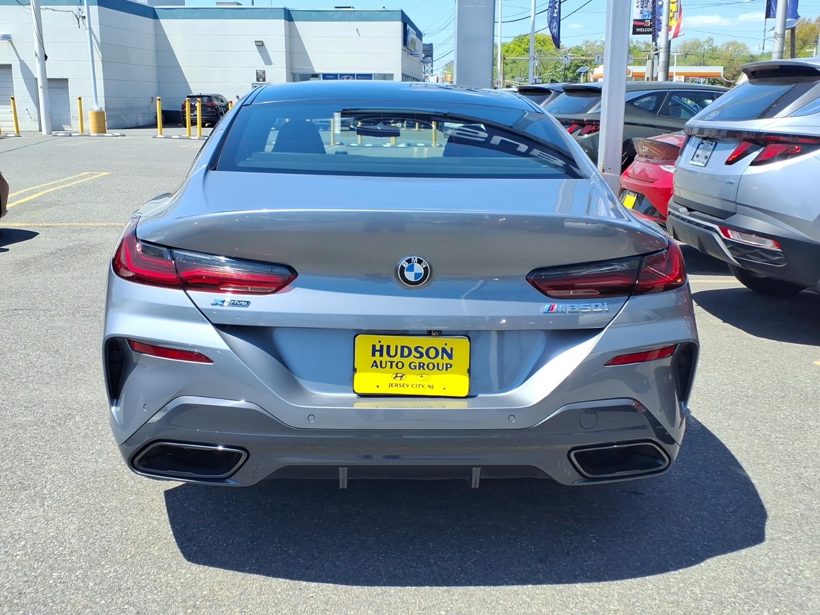 2025 BMW 8 Series M850i - Photo 6