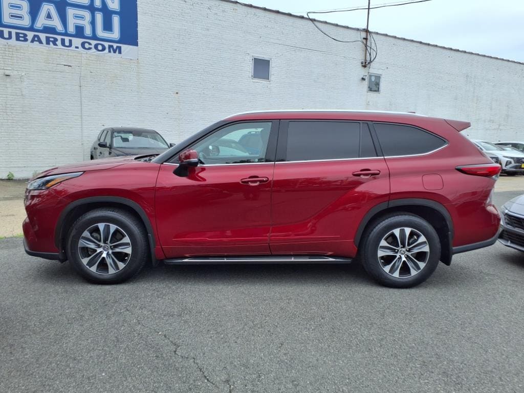 Used 2021 Toyota Highlander XLE AWD (GS)