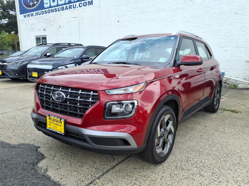 Certified 2024 Hyundai Venue SEL IVT