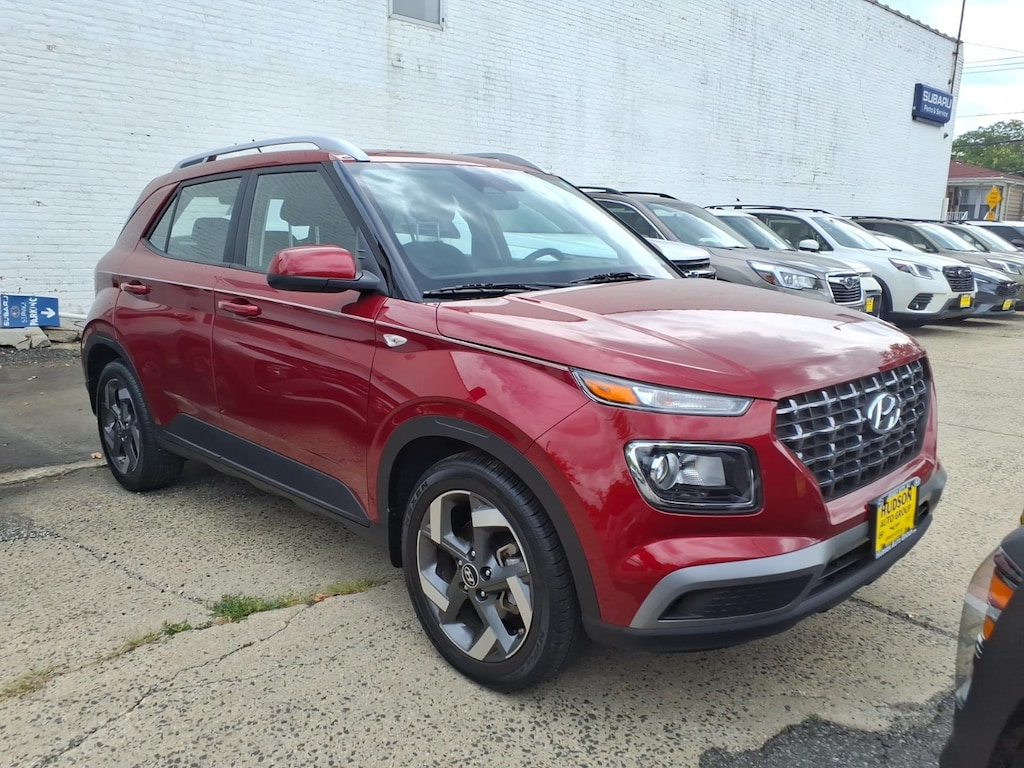 Certified 2024 Hyundai Venue SEL IVT