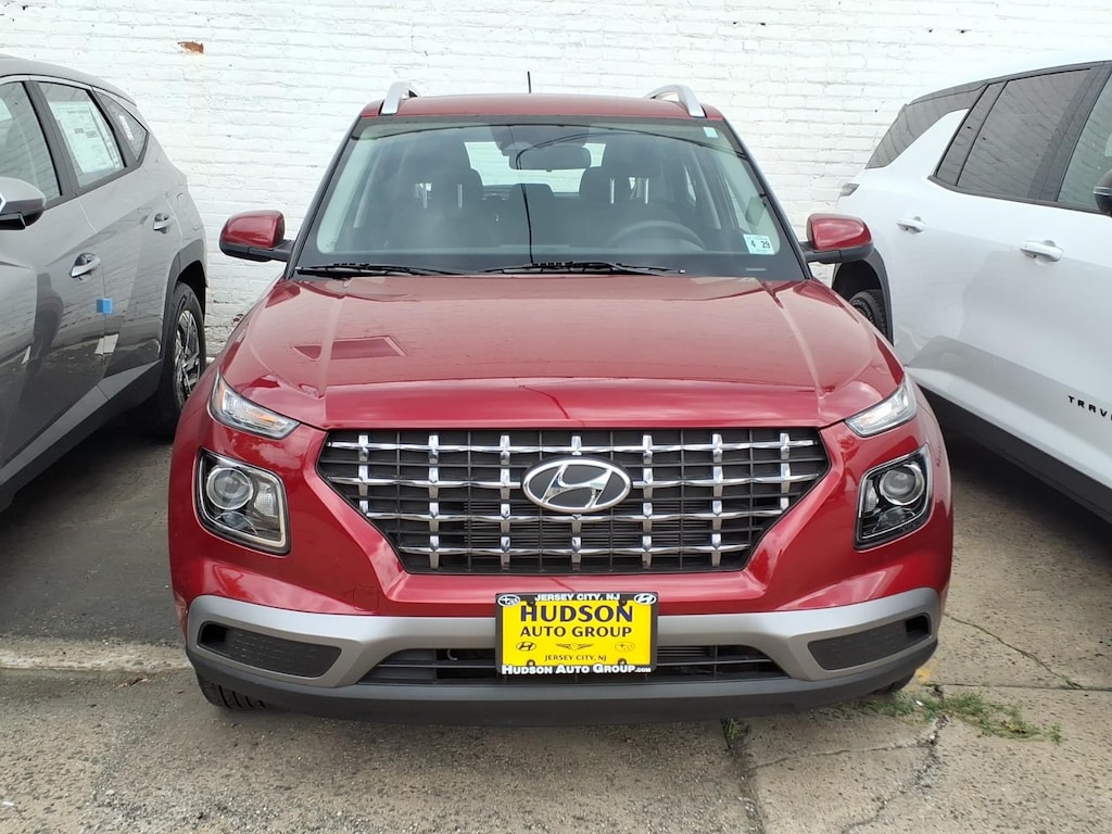 Certified 2024 Hyundai Venue SEL IVT