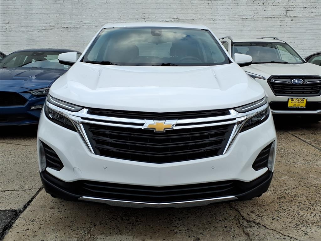 2024 Chevrolet Equinox LT photo 2