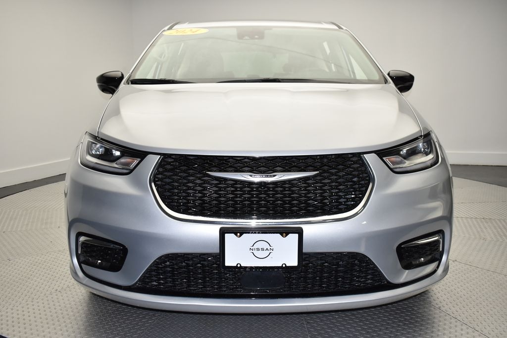 Used 2024 Chrysler Pacifica Touring L Van Passenger Van