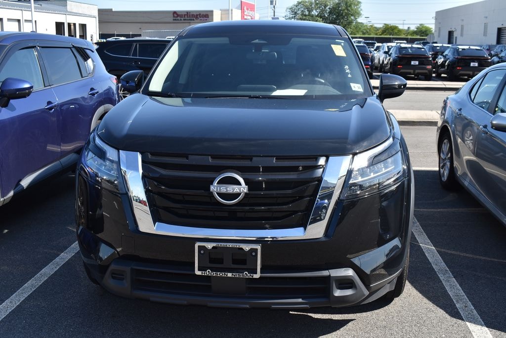 Used 2025 Nissan Pathfinder S SUV