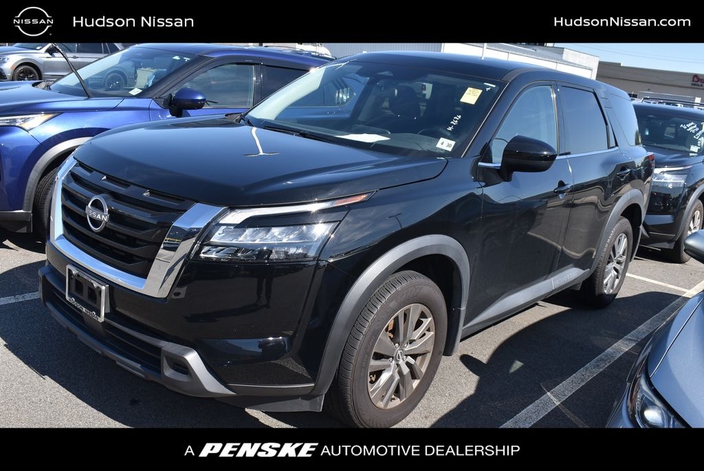 Used 2025 Nissan Pathfinder S SUV