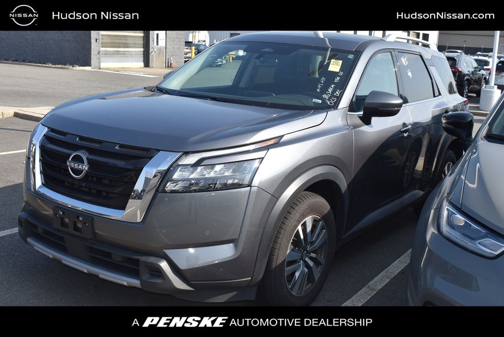Used 2025 Nissan Pathfinder SL SUV