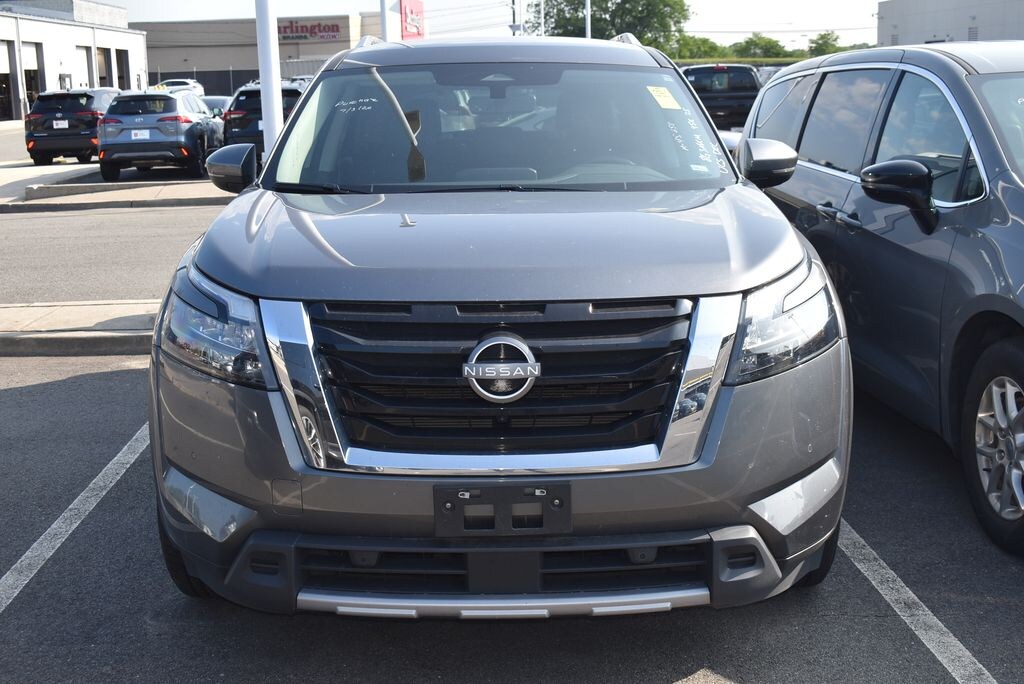 Used 2025 Nissan Pathfinder SL SUV