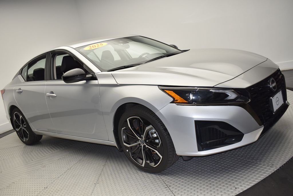 Used 2025 Nissan Altima SR Sedan