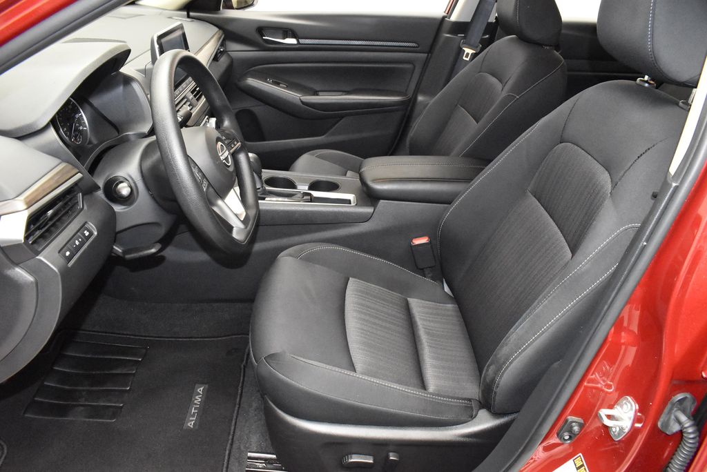 2025 Nissan Altima SV - Photo 12