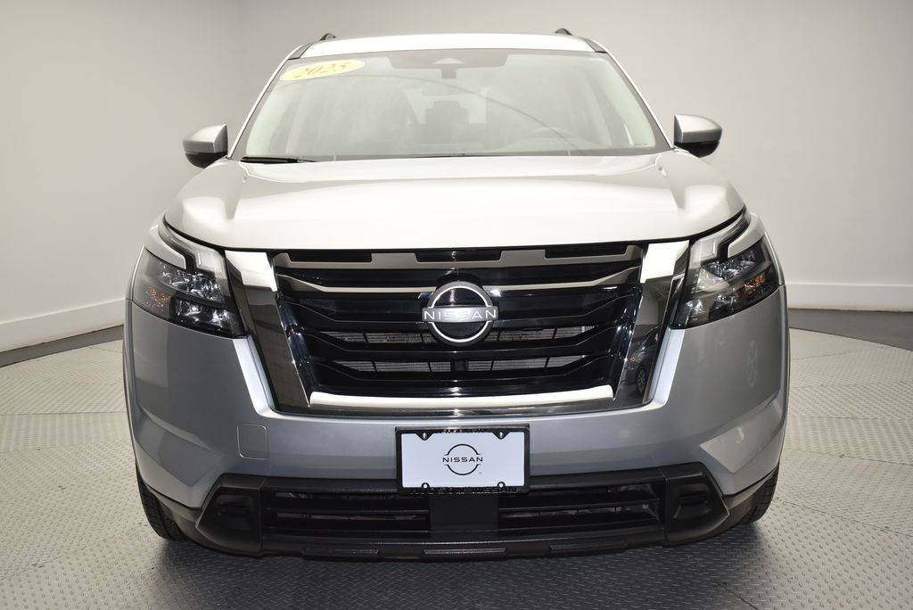 2025 Nissan Pathfinder SV - Photo 2