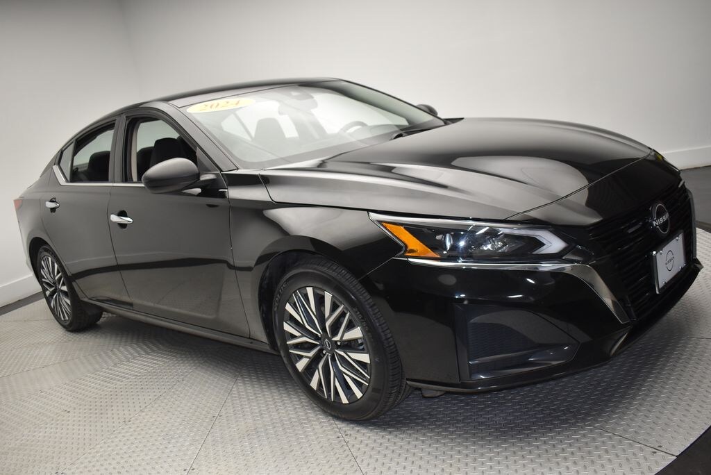 Used 2024 Nissan Altima 2.5 SV Sedan