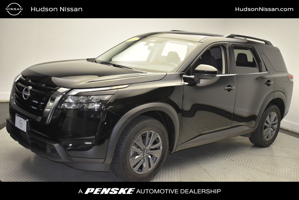 2024 Nissan Pathfinder SV