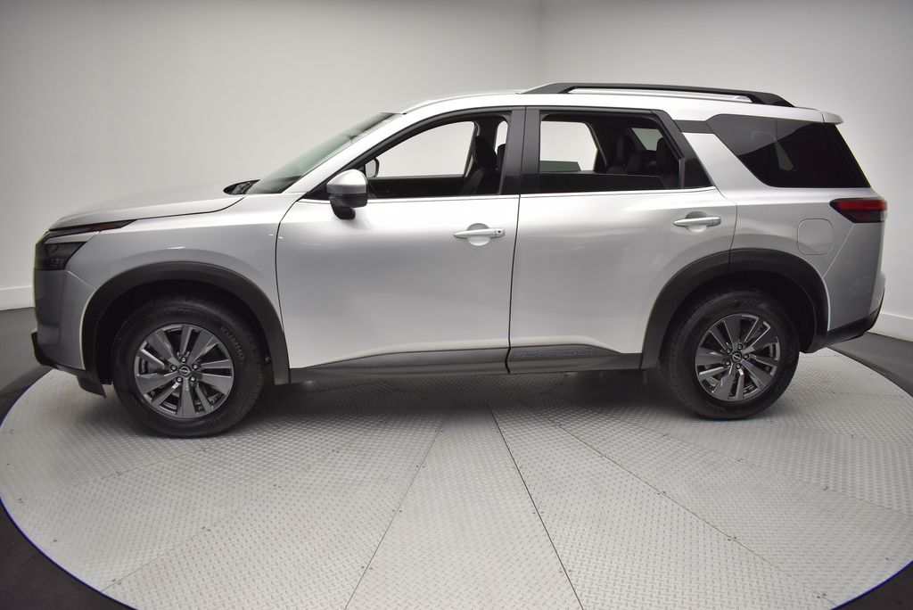 2025 Nissan Pathfinder SV - Photo 8
