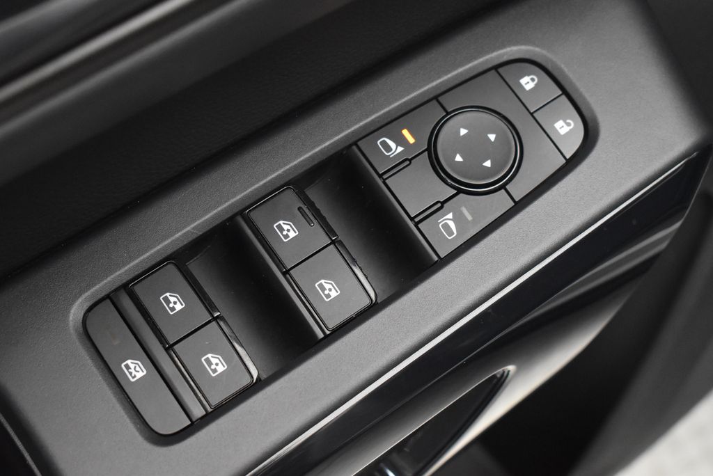 2025 Nissan Pathfinder SV - Photo 10