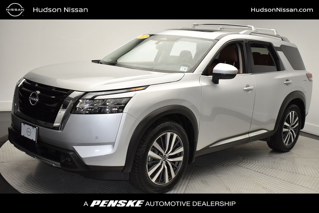 2022 Nissan Pathfinder Platinum 4WD's photo