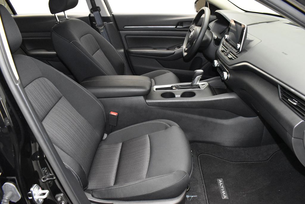 2025 Nissan Altima S - Photo 23