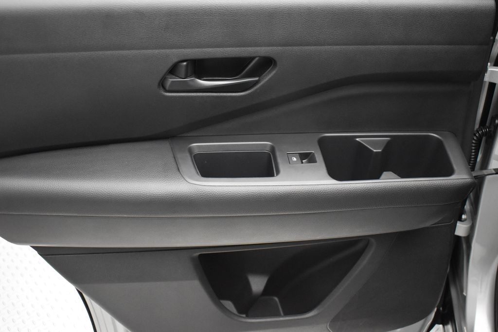 2025 Nissan Pathfinder SV - Photo 32