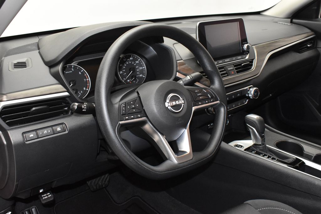 2025 Nissan Altima SV - Photo 15