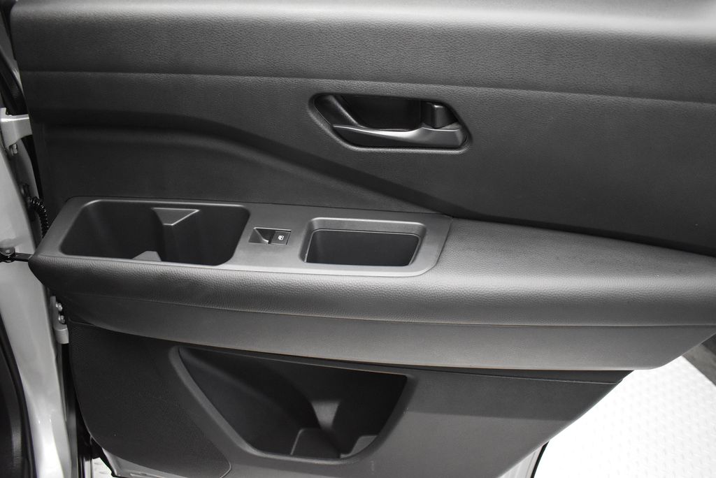 2025 Nissan Pathfinder SV - Photo 27