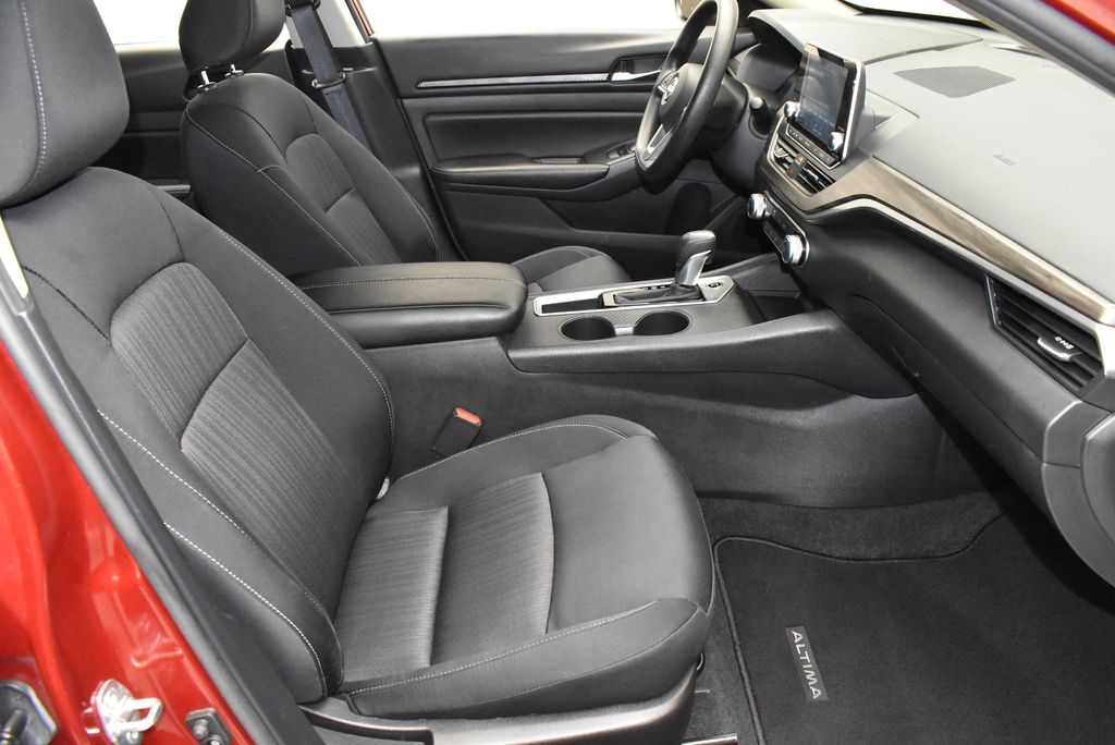 2025 Nissan Altima SV - Photo 23
