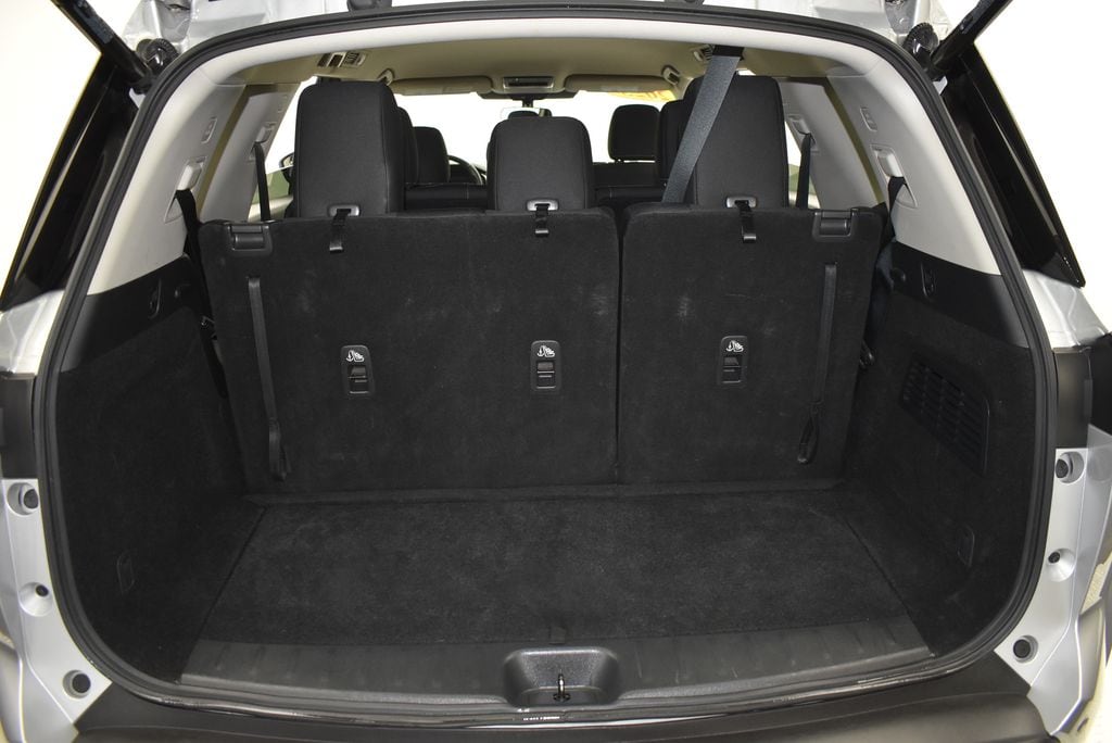 2025 Nissan Pathfinder SV - Photo 37