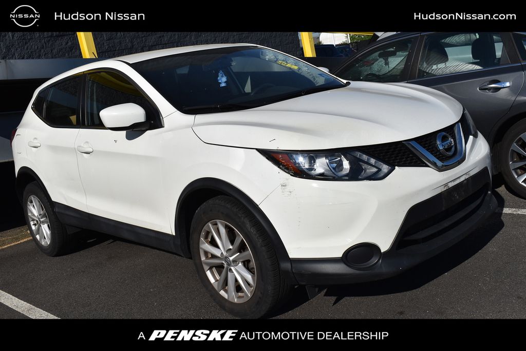 2017 Nissan Rogue Sport S AWD's photo