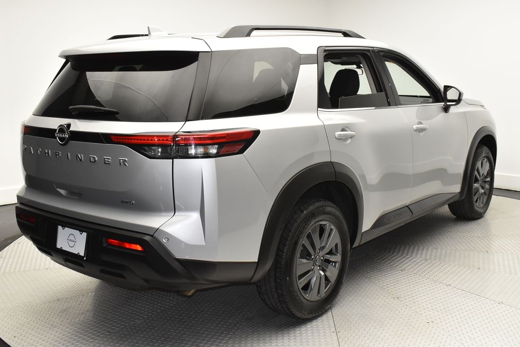 2025 Nissan Pathfinder SV - Photo 5