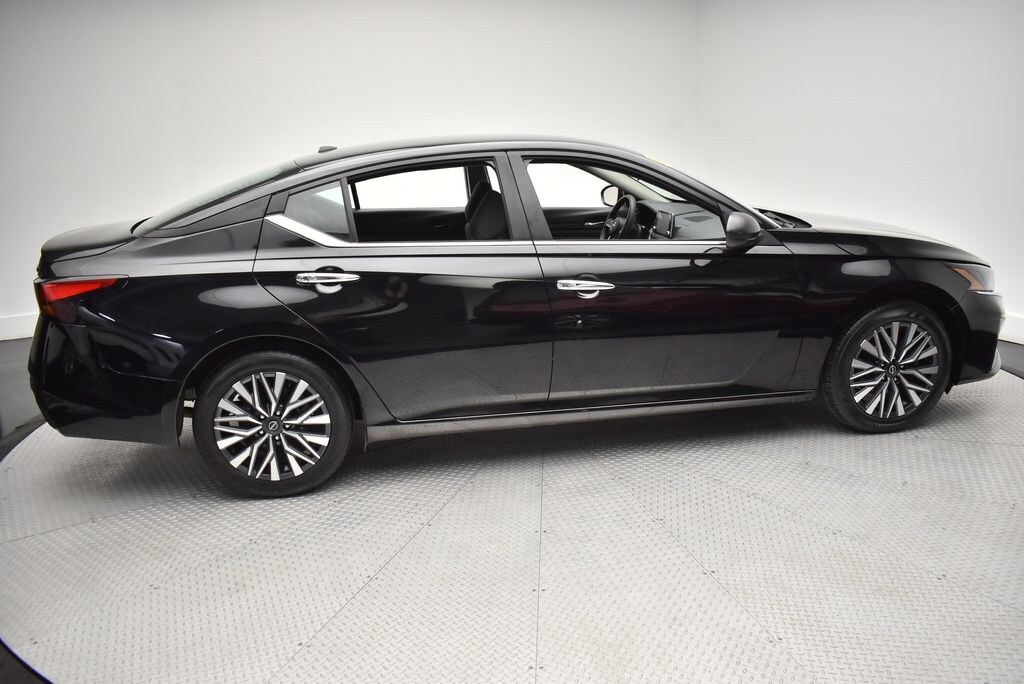 Used 2024 Nissan Altima 2.5 SV Sedan